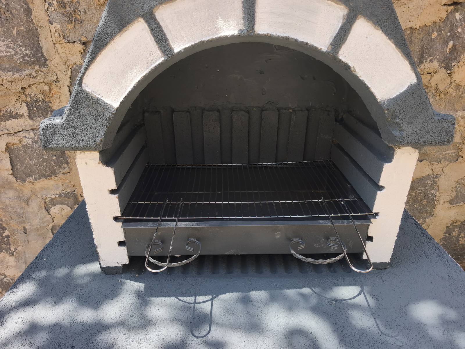 Barbekü içi paslanmaz ızgara ve ayarlanabilir yükseklik detayı